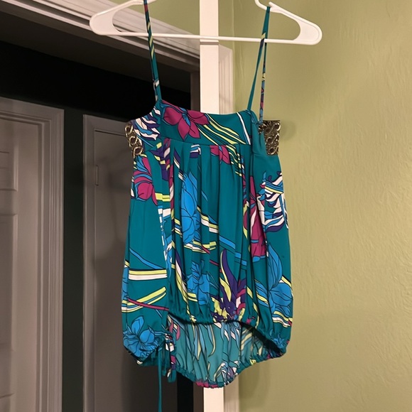 Fun summer top - Picture 2 of 3